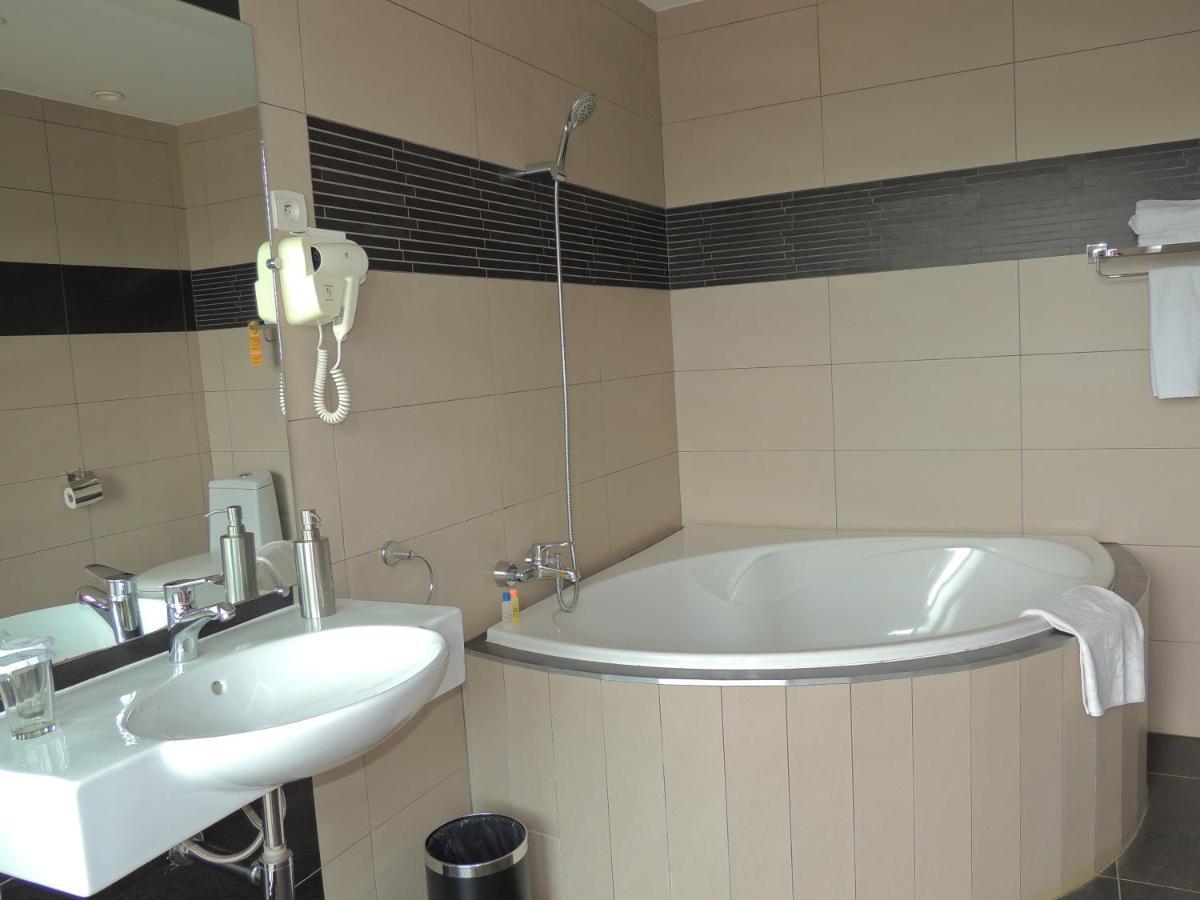 אנטסירבה Plumeria Hotel מראה חיצוני תמונה